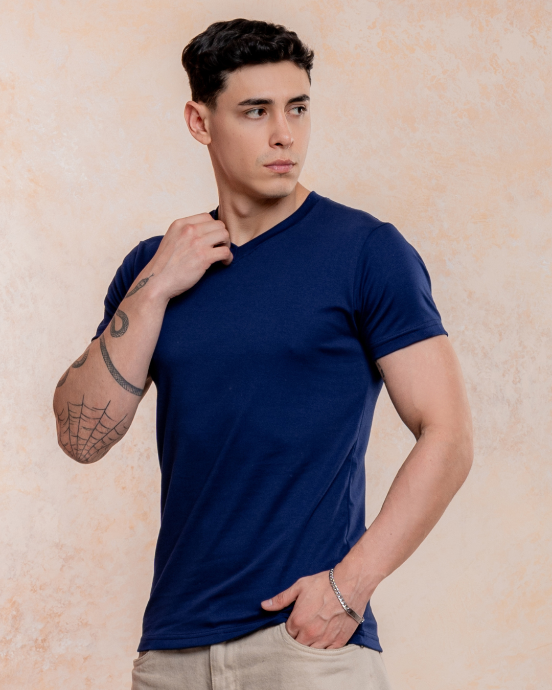 Polo Básico Cuello V – Algodón Pima