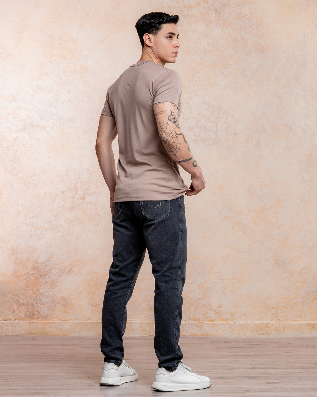 Polo Básico Cuello V – Algodón Pima
